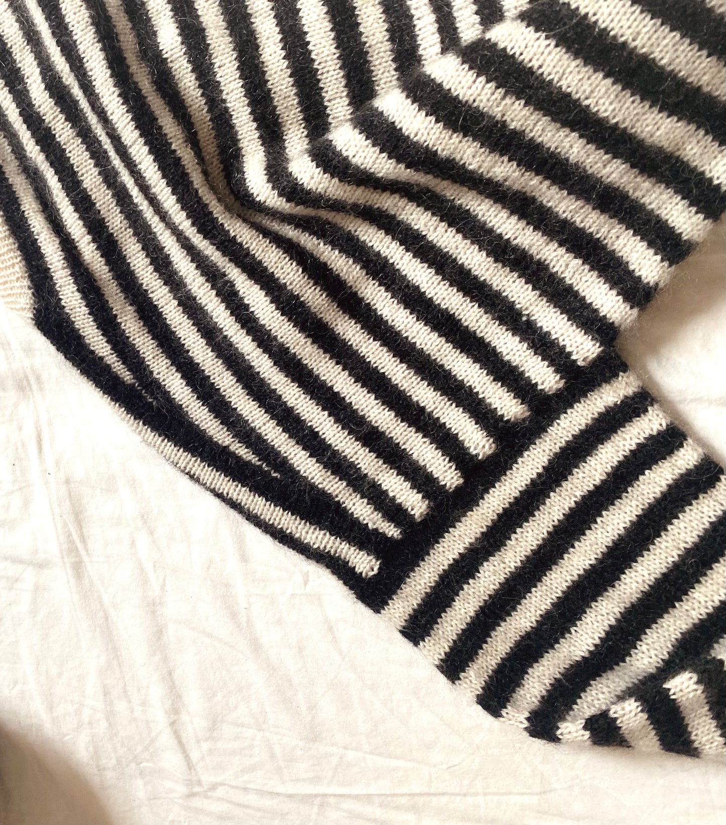 IBEN SWEATER - ENGLISH