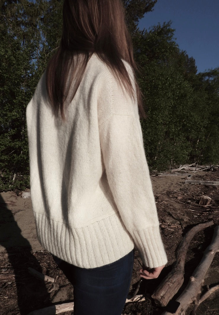 THE RIVER SWEATER - ENGLISH
