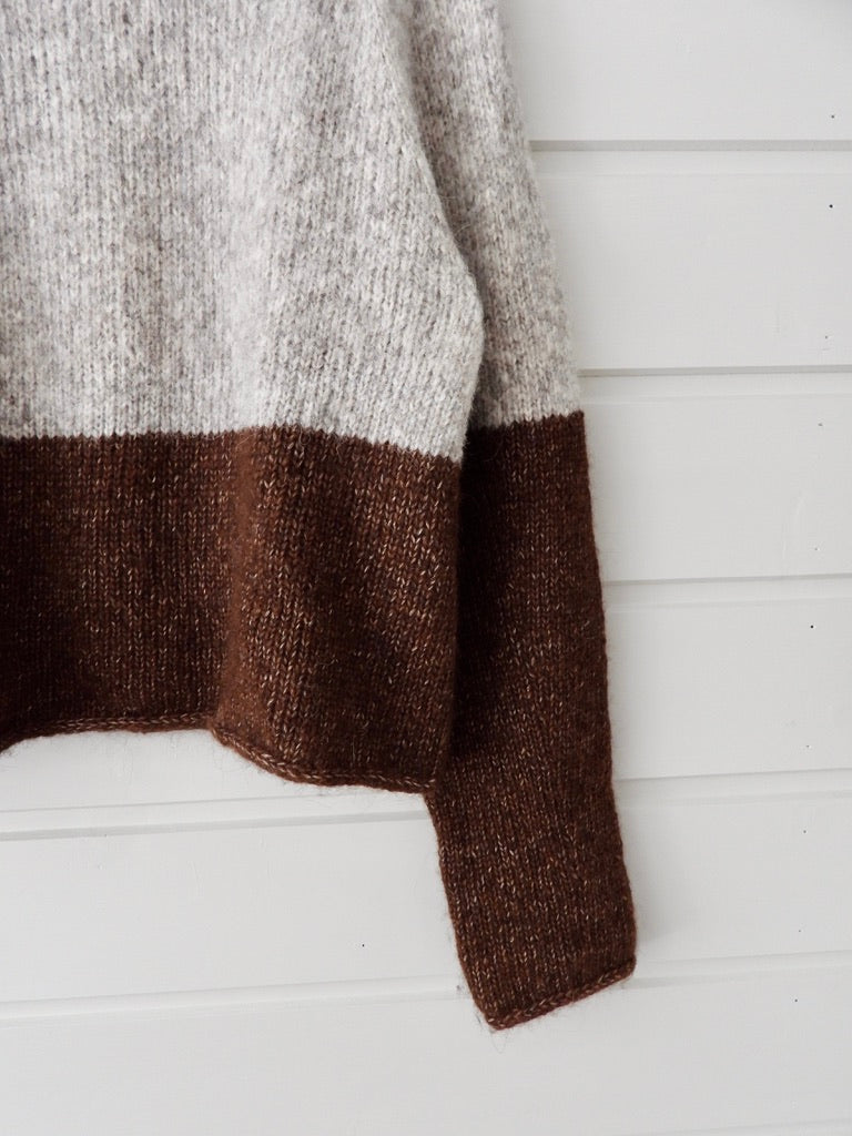 THE LUNA SWEATER - ENGLISH